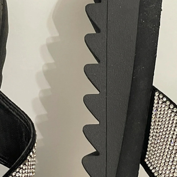 WILD PAIR Thong Wedge Sandals flip flops bling black size 7.5 - Picture 3 of 9